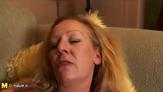 Hot American mother playing on the couch