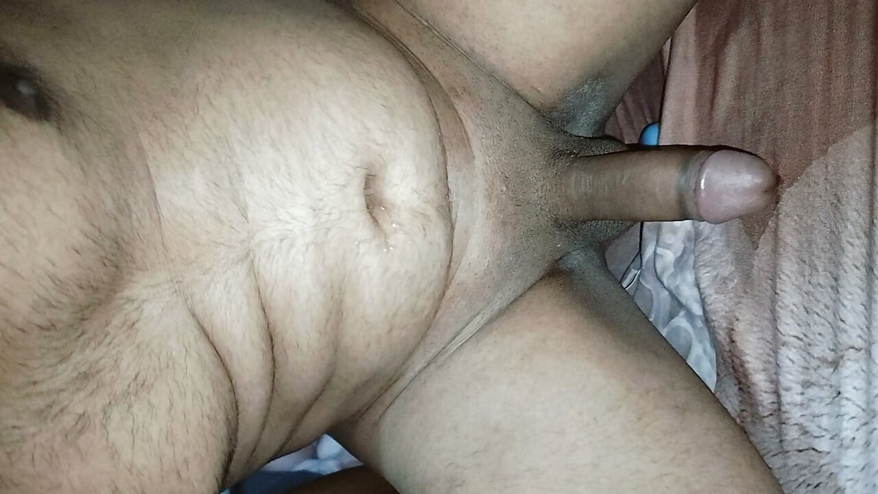 Juega con un juguete anal