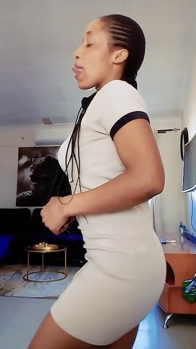 Doamnă sexy incitantă din Uganda singură și în căutare