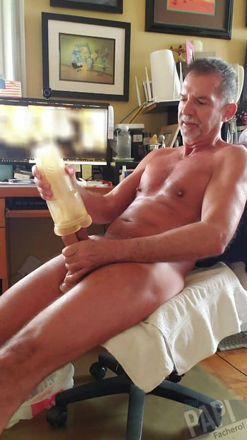 Zapanjujući trenutak iz "Kako želim napnijeti naše debele zajedno i dvostruko prodrijeti u moj FleshLight"