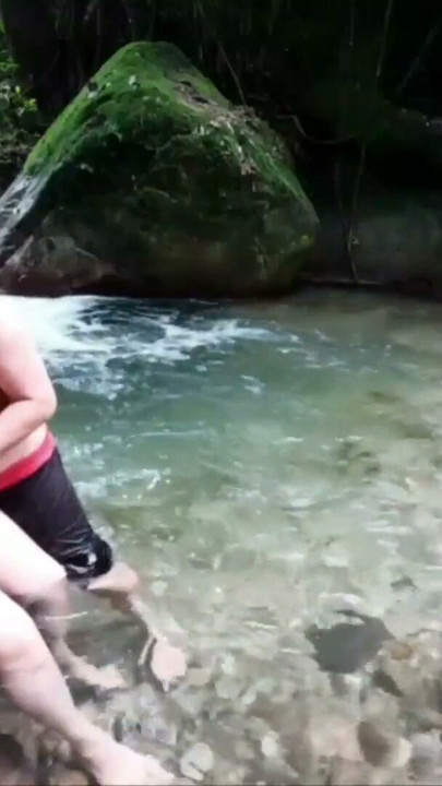Mi novia me deja esperando para ir a festejar nuestro aniversario, invito a mi suegra y terminamos cogiendo | Clip 1