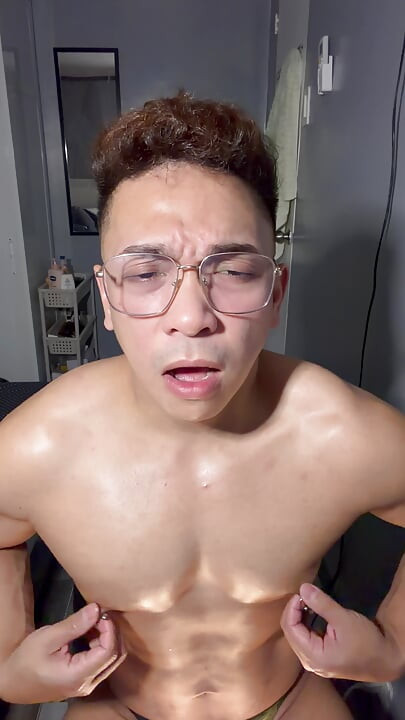菲律賓肌肉抖動，吃精和乳頭！ FLESHLAB 獨家