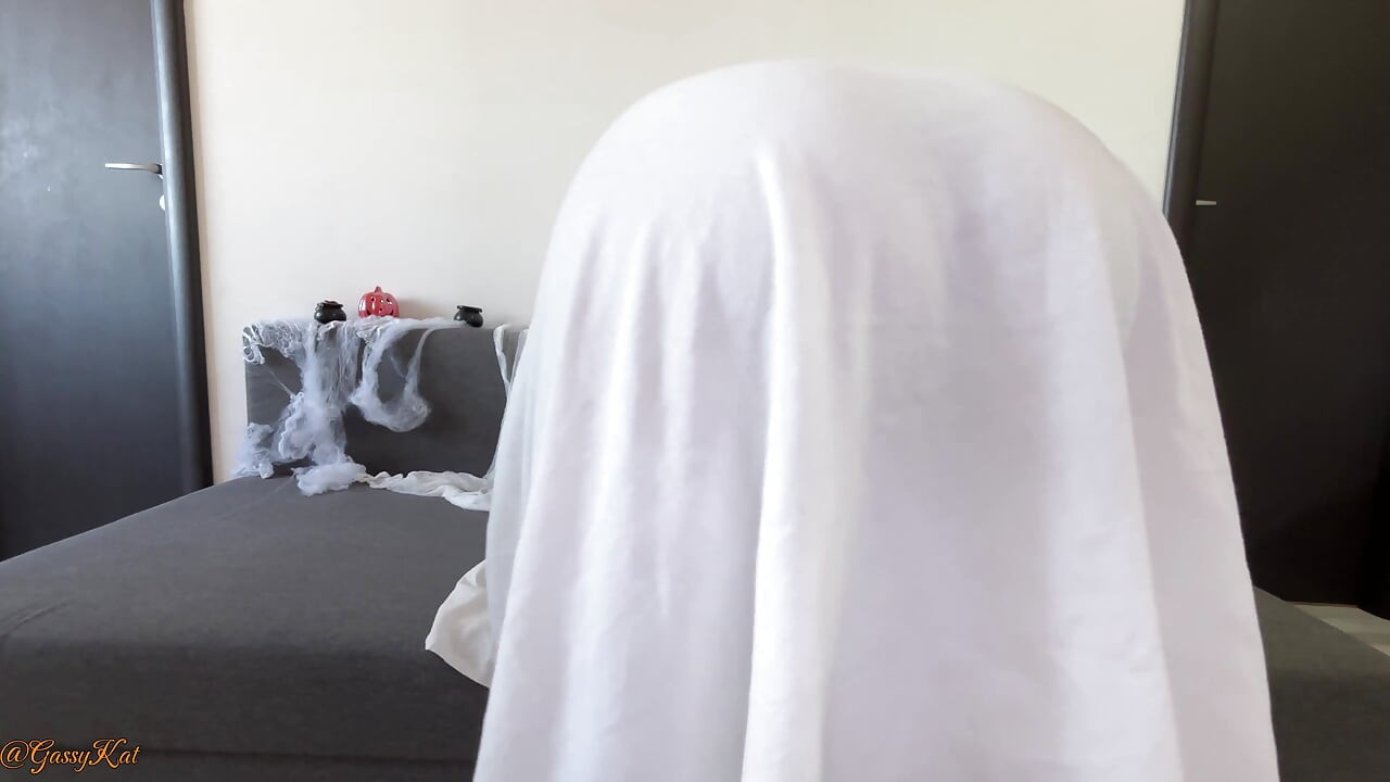 Ghost Farts: Nawiedzony gaz pod prześcieradłem
