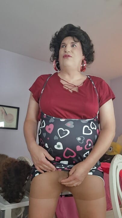 Baba ve arkadaşlarının hikayesi için iç çamaşırı gösterisi!