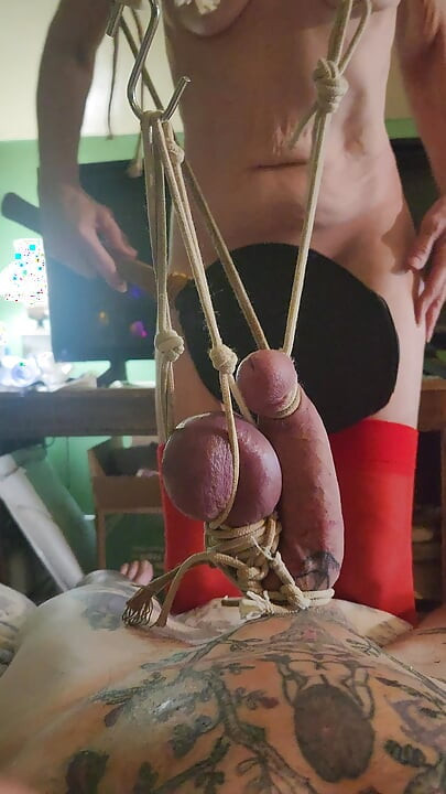 Goode Girl amarra bolas e pau do marido a polias no teto pt2