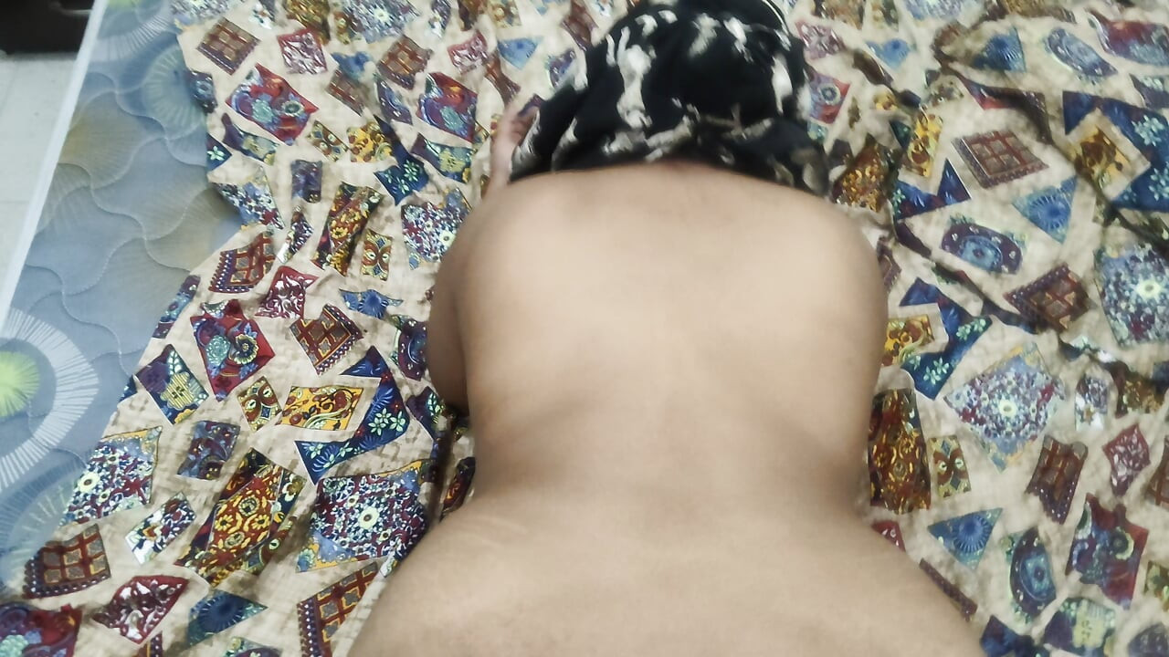 ইন্ডিয়ান মেয়ের ওয়ো রুমে সেক্স
