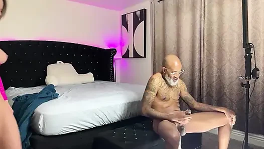 Riley jacobs lagi asik muasin memeknya di balik layar