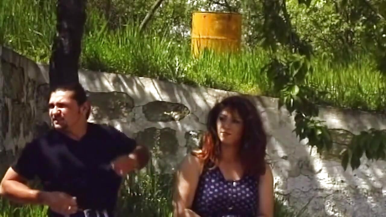 Igra najlonki na otvorenom u čistim čarapama