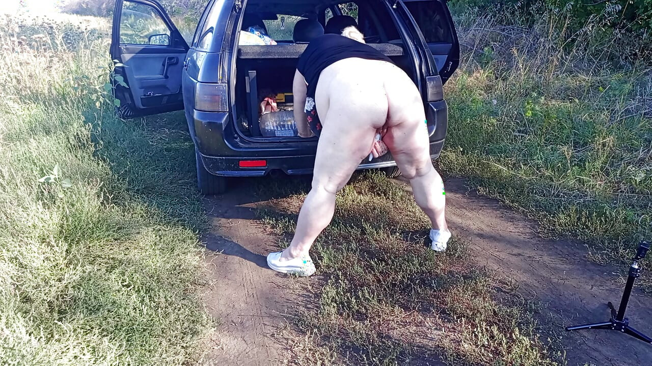 Neighbor gets lots of orgasms with squirting in public