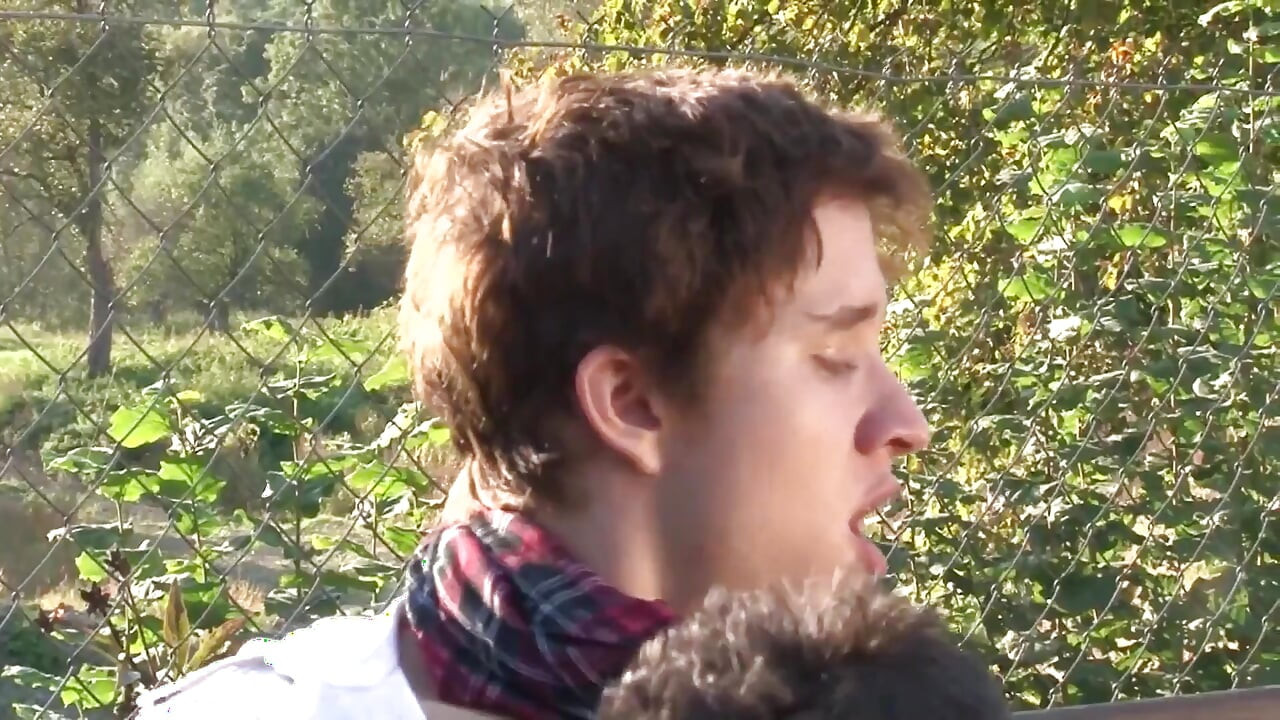 Exclusive video Bareback: I get fucked by a horny and sexy muscular gay boy