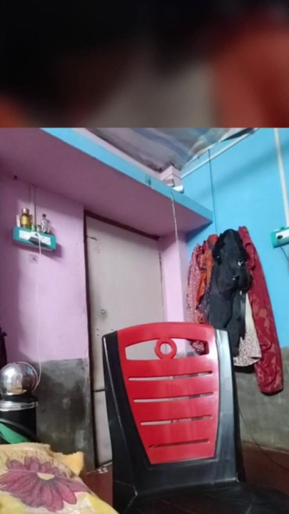 Take out the milk of the Indian sister-in-law and massage the oil in the milk well. | Clip 1