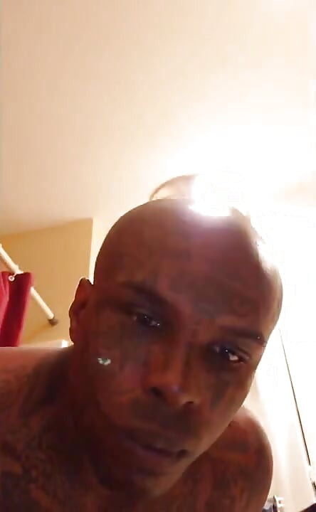 Nouveau porno : Alléluia Johnson, adoration de la grosse bite noire (salut la culotte protéinée) Grands muscles chocolat noir tatoue la grosse bite noire poilue Hallelujah Johnson