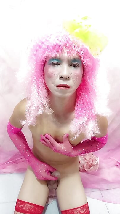 Oanh Le transgender i sexiga kläder