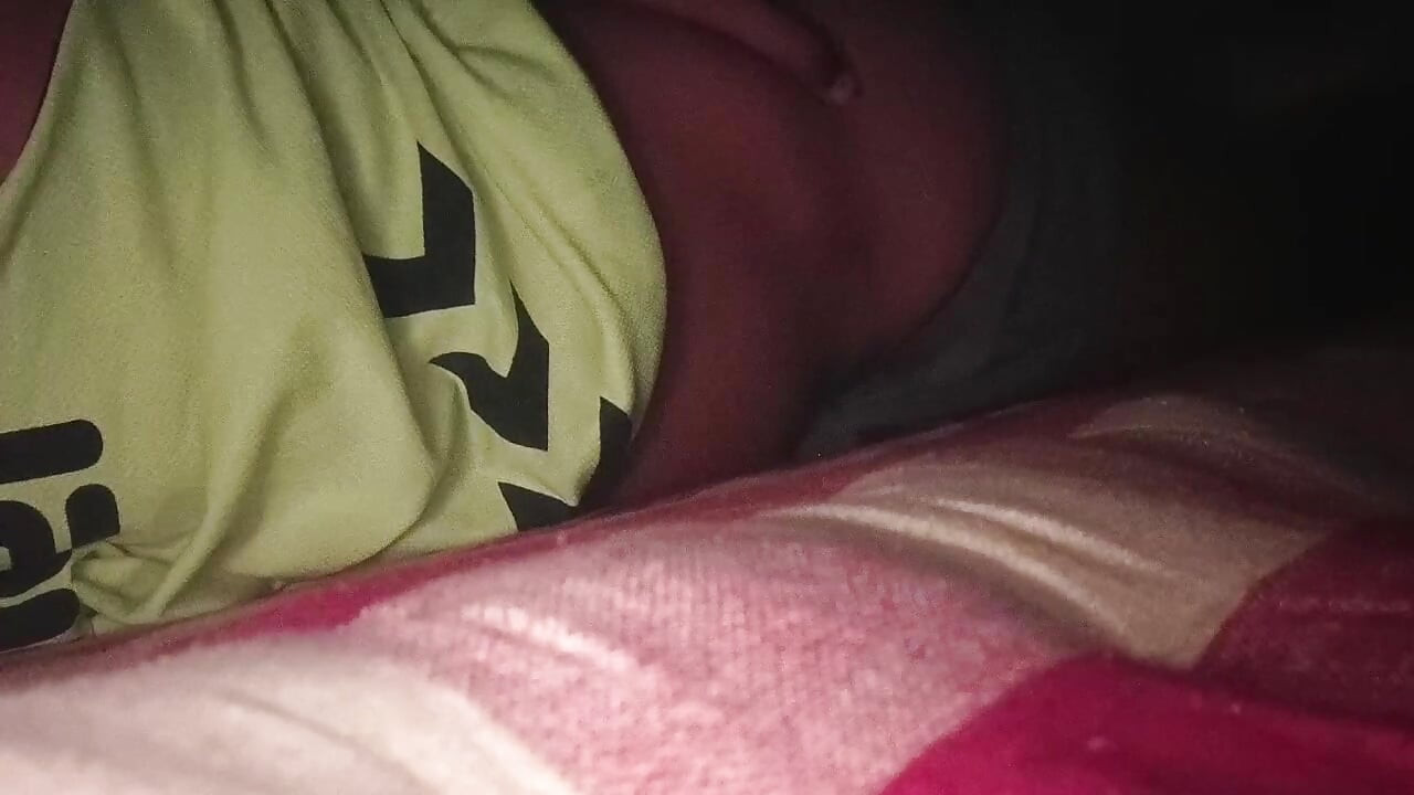 Uprostřed noci jsem náhle vstala z postele a cítila, jak na mě volám, pojď mě masírovat, vyndej vodu, vytáhni mě z punčocháčů.