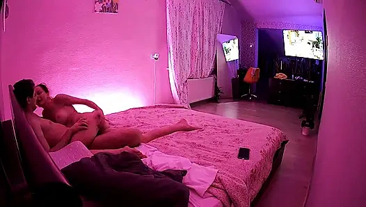 Kamila и Danildo обниматься в постели