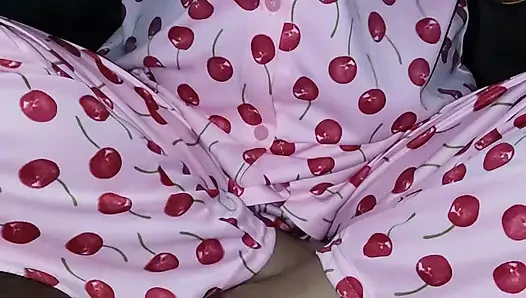 Hintli kadın devarımıza ateşli sakso çekiyor ve devar güzelce sikişiyor
