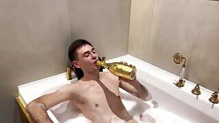 Rich Twink se lamió en el baño de un hotel caro y folló en el culo