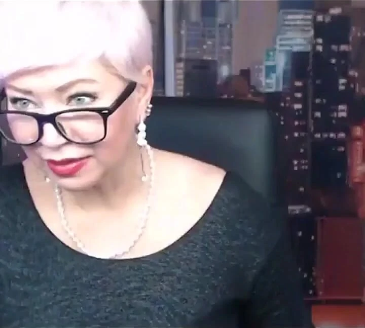 Hot Private Show of Curvy MILF with Glasses