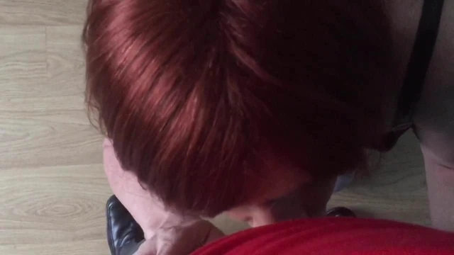 Cum swallowing crosdresser in stockings