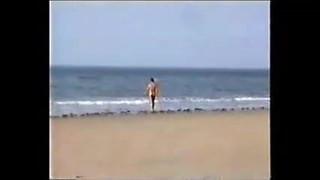 blasebalg Jo naked at the beach in NL