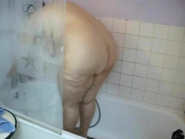 ISA A LA DOUCHE