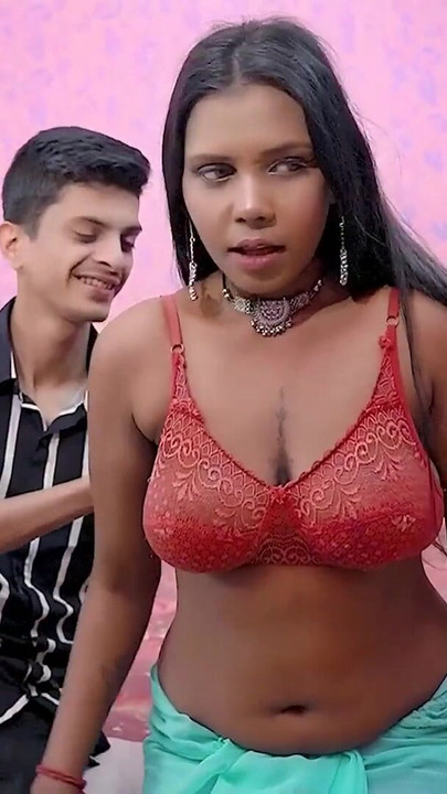 Zgodna desi devojka jebe tvrdi kurac u DesiBangu | Klip 1