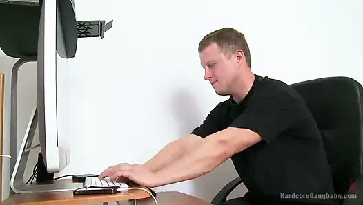 Русская милашка принимает два хуя в киску