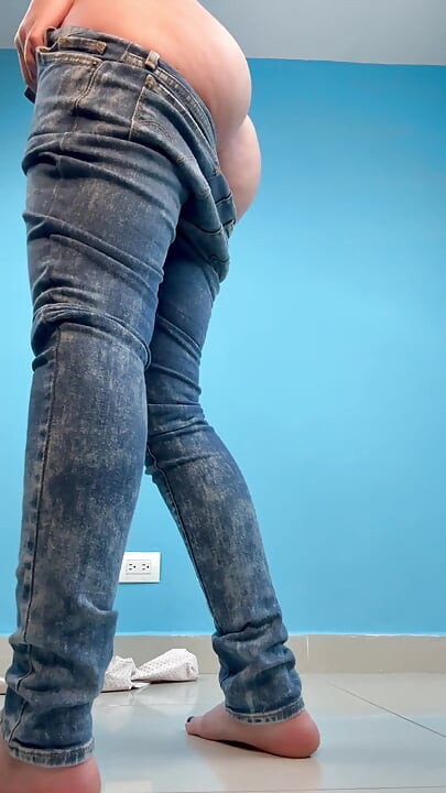 다른 옷을 입고 나가야해