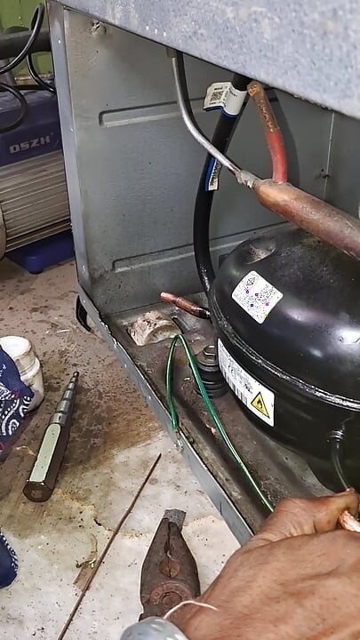 Gas charges in Refrigerator r134