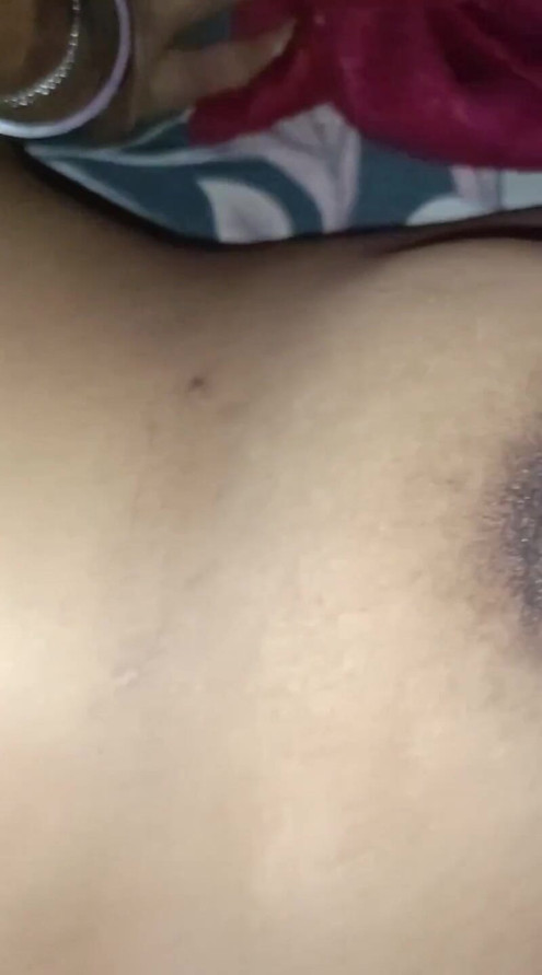 Indisk storbrystet MILF med stram fitte blir knullet av mannen - hindi lyd | klipp 2