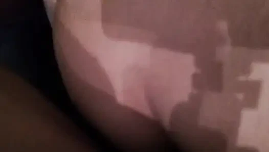 Kanepede ateşli sikişiyor