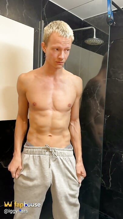 Russian Dude Faps His Locked Dick