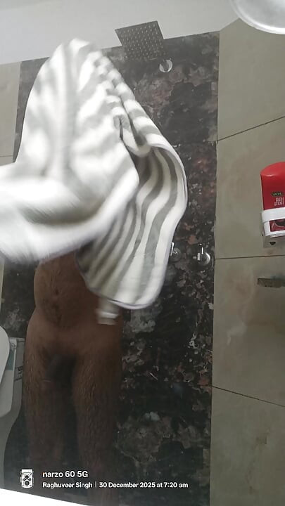 Pria desi Rajasthani India menikmati mandi dan pertunjukan masterbation dengan petugas polisi tetangga paman ayah guru ayah pakistan