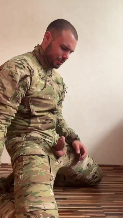 士兵撸管它的鸡巴！