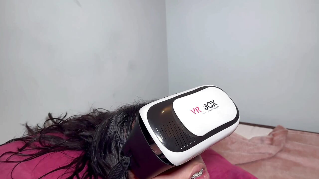 Stepdaughter with her virtual reality glasses: Mom and Dad have sex on top of her.