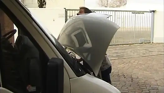 Sex in car with blonde cougar who likes facial end