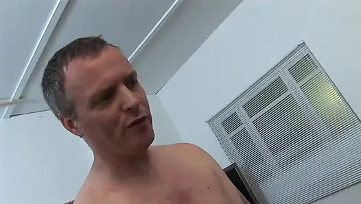 Edepsiz sarışın sürtük için sert çifte penetrasyon