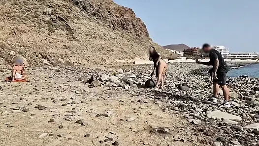 ALLEY adventure, three cocks for me in an alley. A voyeur, an exhibitionist, and the photographer give me their dicks on an hide