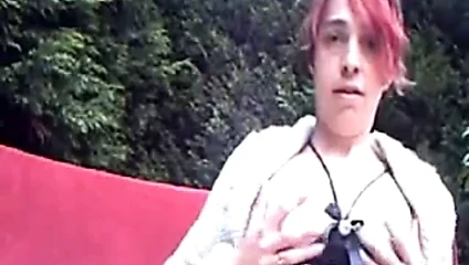 Тереза ​​Allone в саду