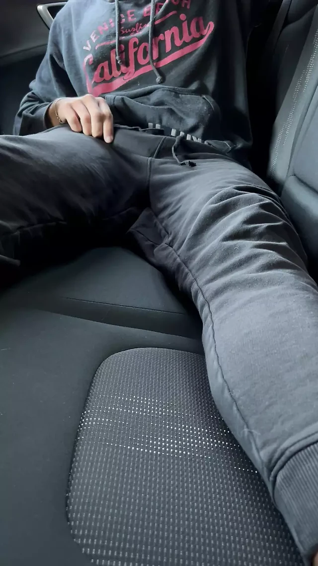Cock and feet in car