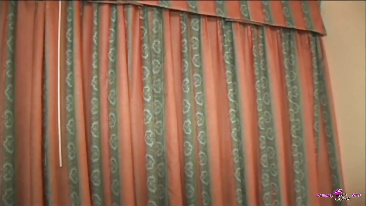 Dikke Mountain Melody Nyte heeft haar grote doorhangende tieten en grote tepels eerlijk en vierkant verdiend