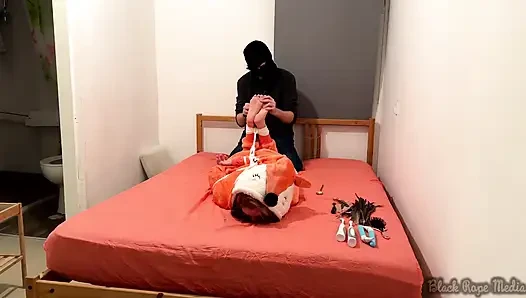 Miriam Diikat Dan Digelitik Di Onesie