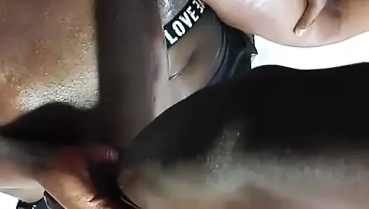 İlk anal seks ilk kez poposunu alıyor