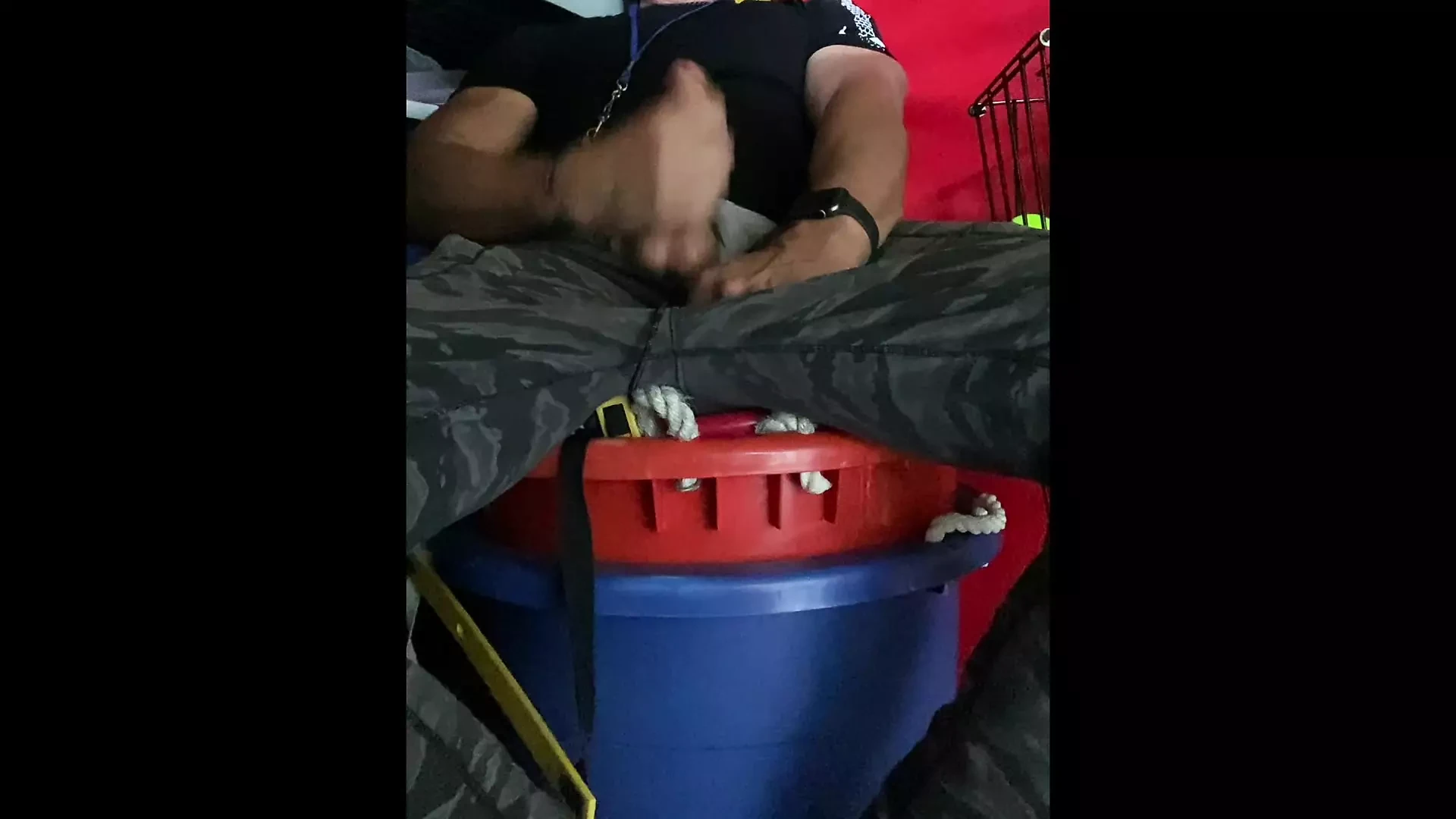Возбужденная pe-учительница JockDad87 кончает между классами