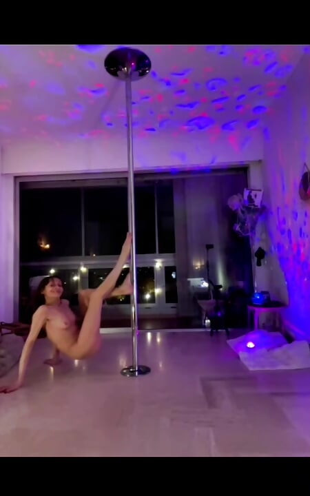 Tacones Desnudos Y Consolador