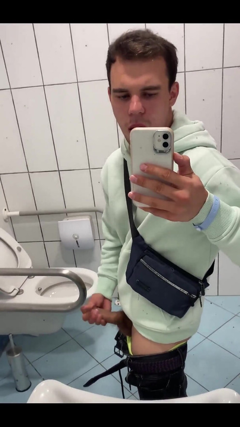 I Can't Miss the Opportunity to Masturbate in Toilet