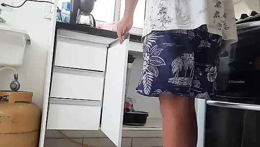 Чувственно, оставляя парня, полного возбуждения, чтобы трахнуть свою жадную задницу.