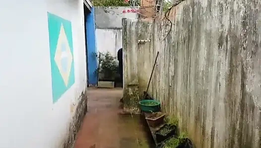 Я заплатил за ланч-бокс сосанием