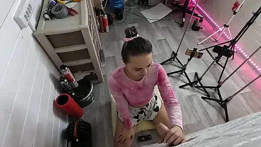 Проститутка, Сладость Тает У Нее Под Языком.