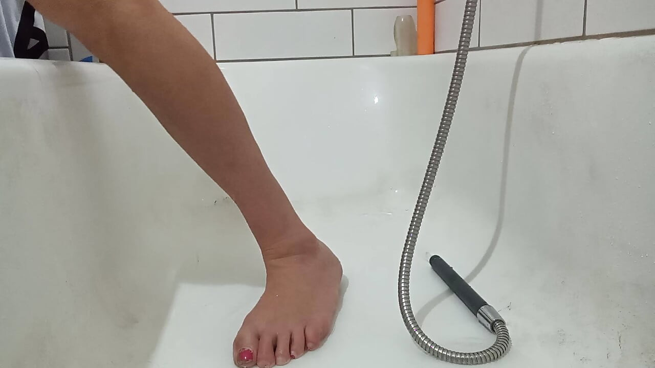 LizzyYum SD יולי 2026 רחצה, אוננות, הלם בשופכה